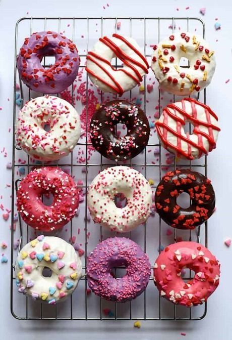 Khay bánh Donut trang trí tim xinh xắn